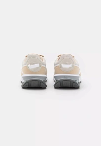 Фото № 2 с приближением к товару «‎W AIR MAX PRE DAY NN»