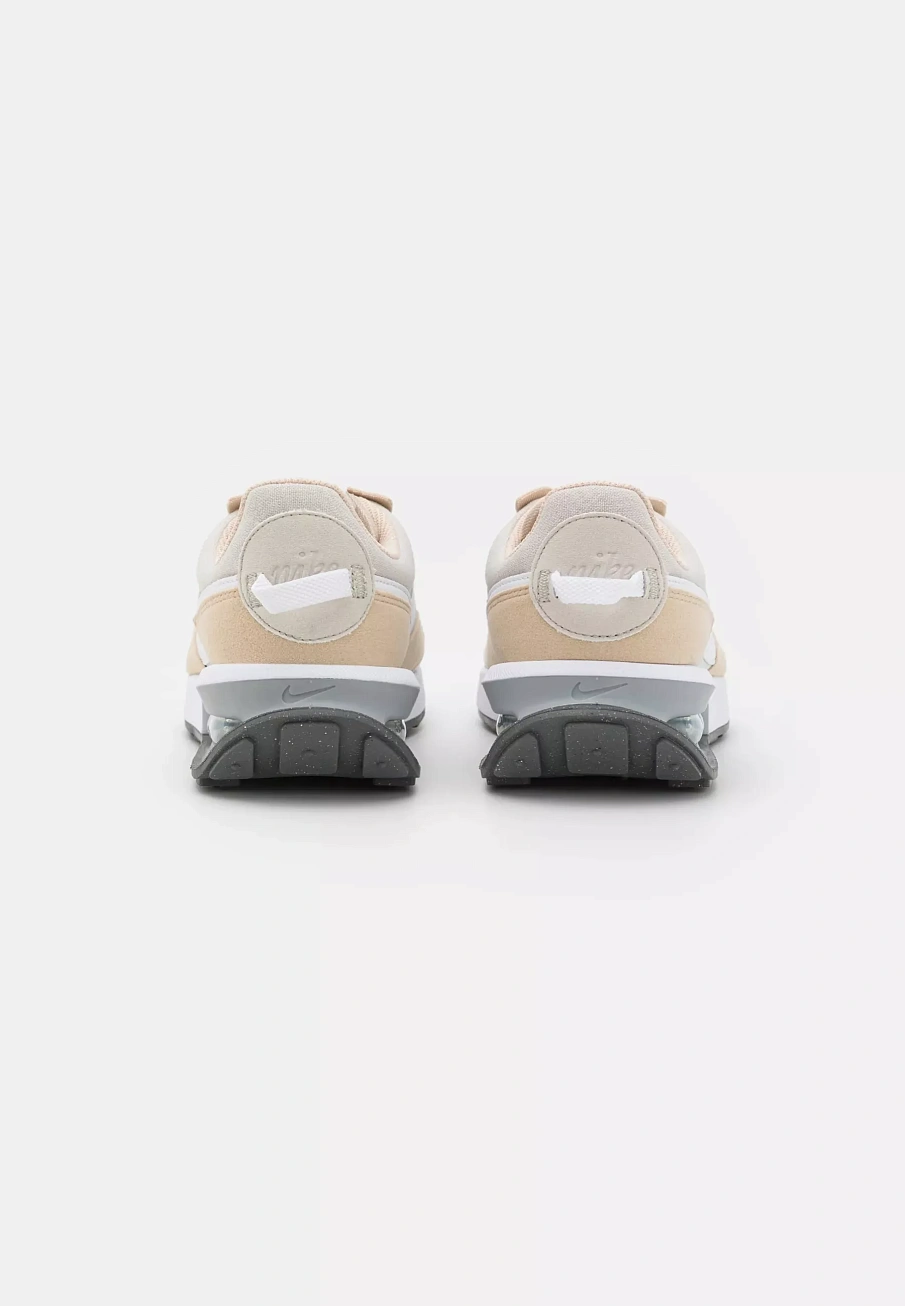 Фото № 2 с приближением к товару «‎W AIR MAX PRE DAY NN»
