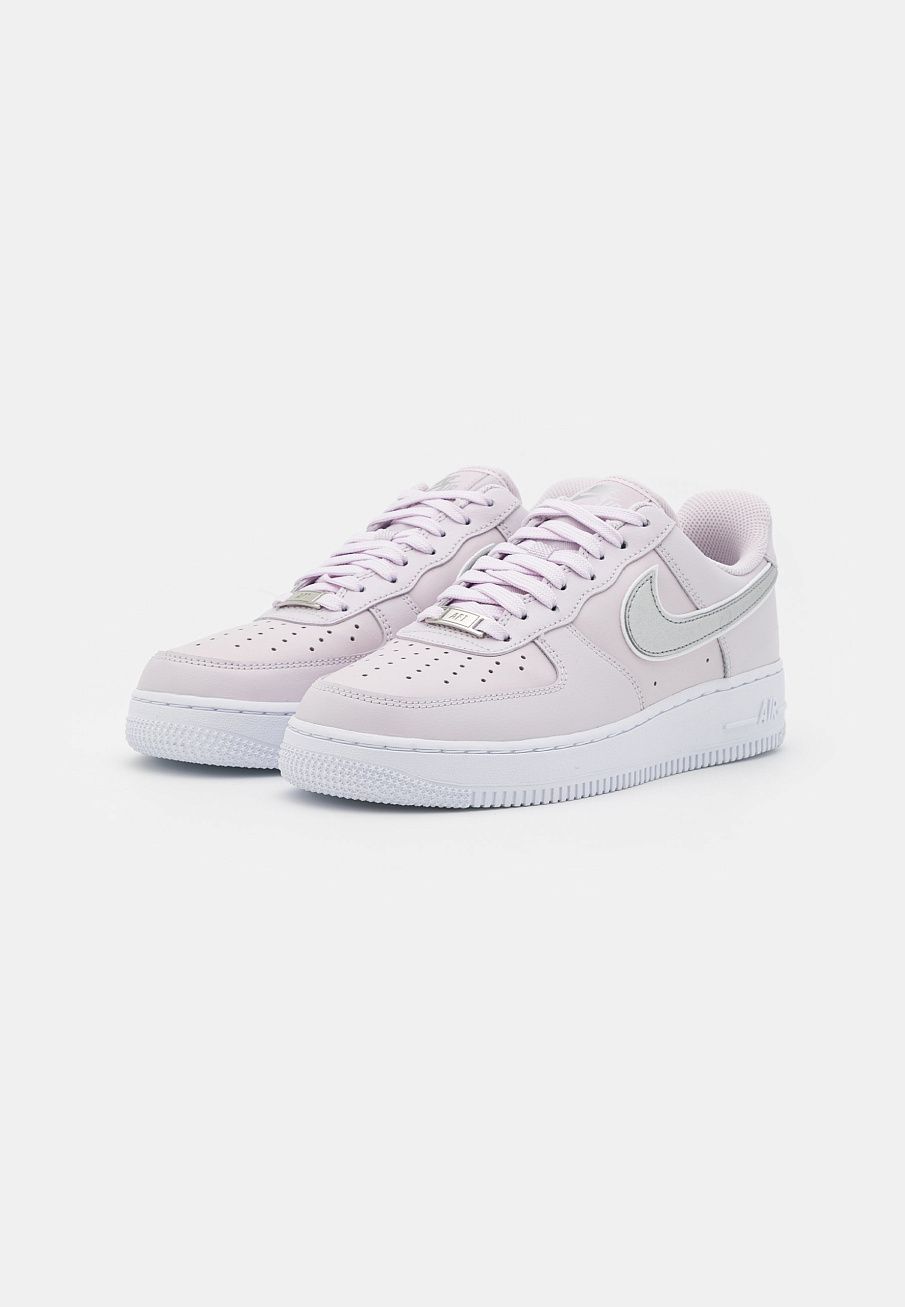 Фото № 3 с приближением к товару «‎Nike Air Force 1 »