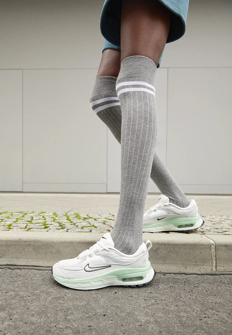 Фото № 4 с приближением к товару «‎W AIR MAX BLISS NN UNISEX»