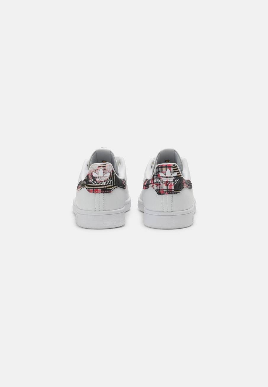 Фото № 4 с приближением к товару «‎Adidas Stan Smith »