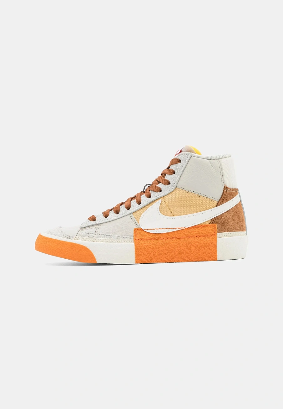 Фото № 1 с приближением к товару «‎BLAZER MID 77 »