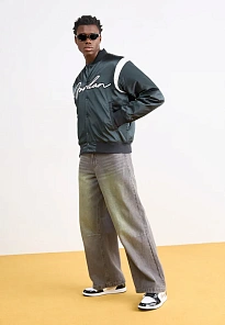 Фото № 4 с приближением к товару «‎AIR JORDAN 1 MID»