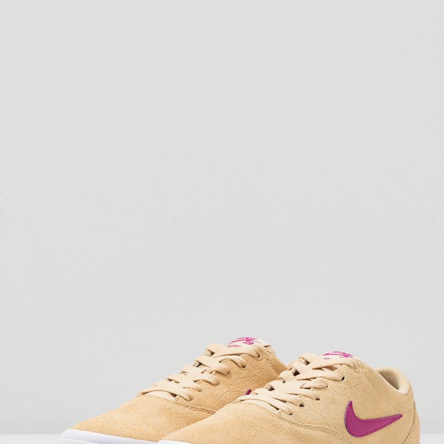 Фото № 4 с приближением к товару «‎Nike Charge »