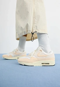 Фото № 2 с приближением к товару «‎AIR MAX»
