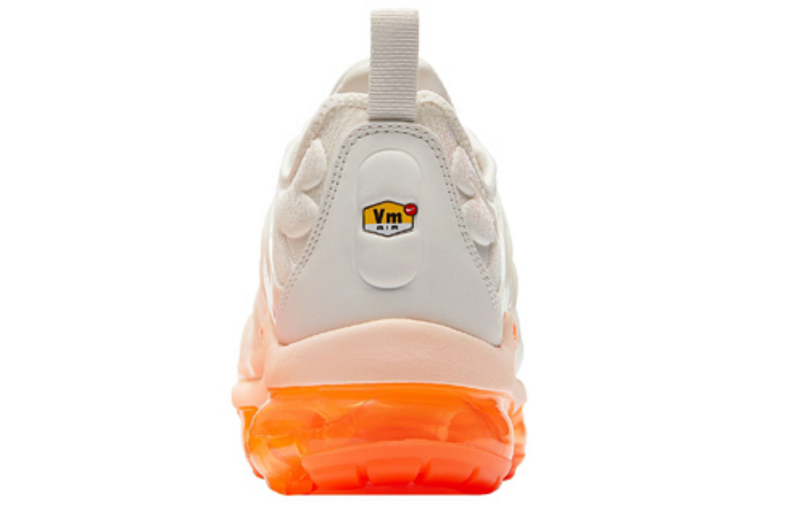 Фото № 3 с приближением к товару «‎Nike Wmns Air Vapormax Plus 'Creamsicle'»