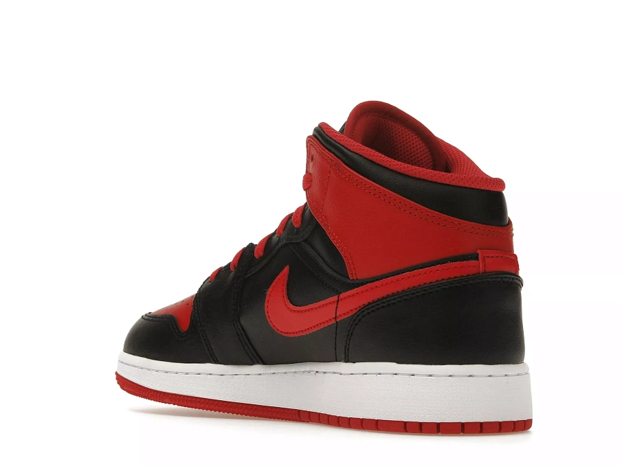 Фото № 2 с приближением к товару «‎Jordan 1 Mid Alternate Bred (2022) »