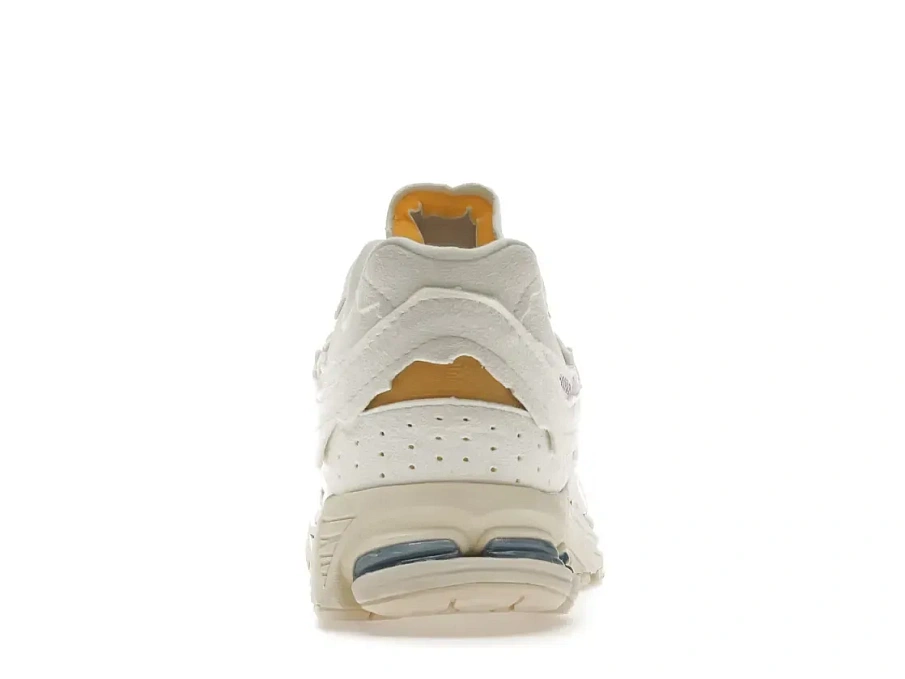 Фото № 4 с приближением к товару «‎New Balance 2002R»