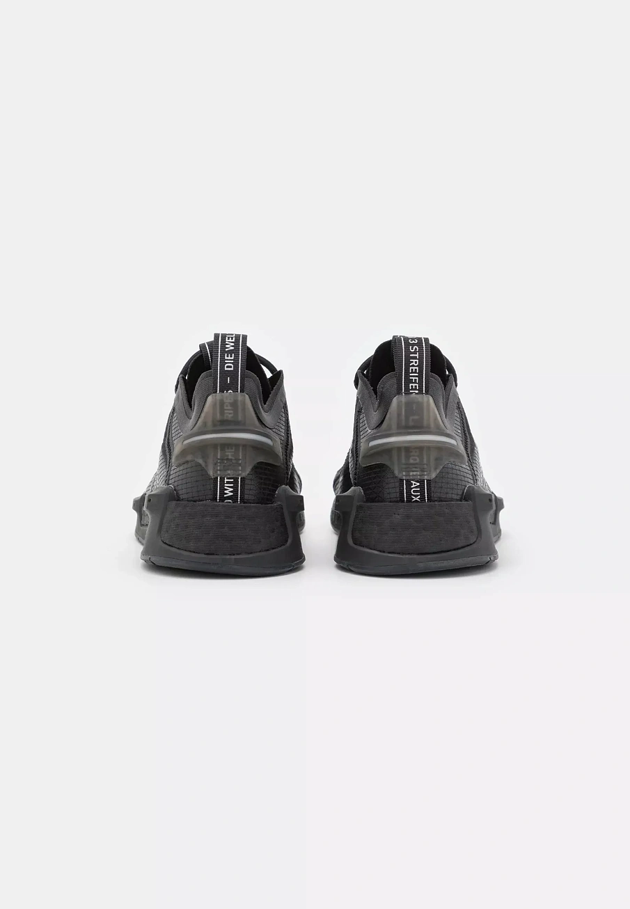 Фото № 3 с приближением к товару «‎NMD V3»