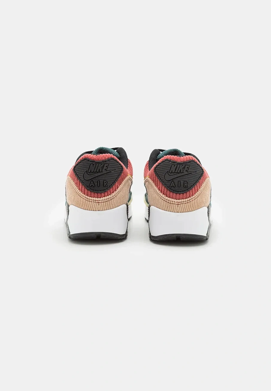 Фото № 3 с приближением к товару «‎AIR MAX 90»