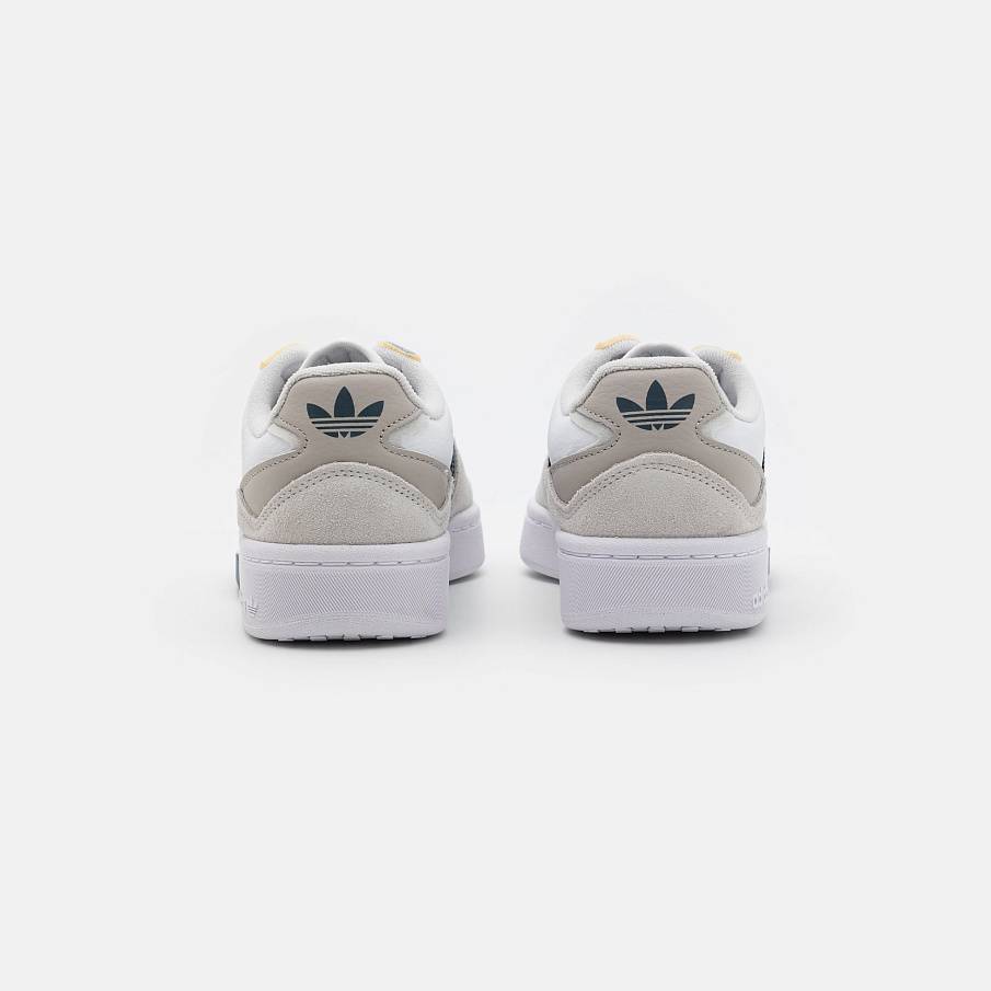 Фото № 3 с приближением к товару «‎Adidas Courtic »