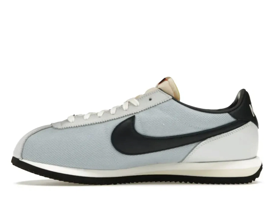 Фото № 3 с приближением к товару «‎Nike Cortez»
