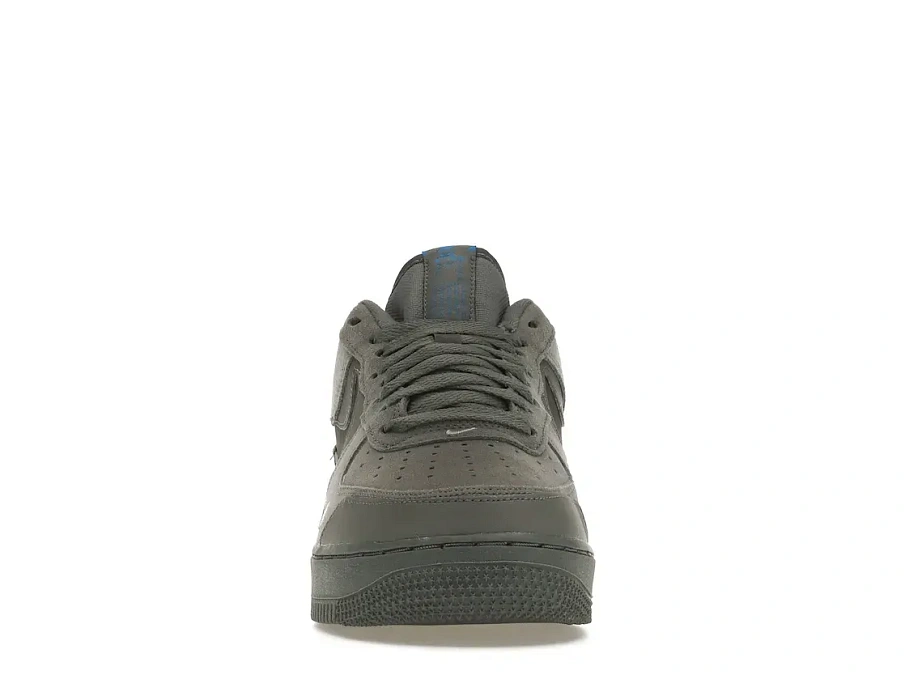Фото № 2 с приближением к товару «‎Nike Air Force 1 Low Cut Out Swoosh Grey»