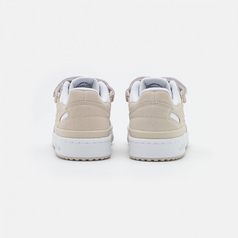 Фото № 4 с приближением к товару «‎Adidas Forum »