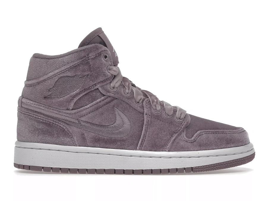 Фото № 1 с приближением к товару «‎Air Jordan 1 Mid SE Purple Velvet »