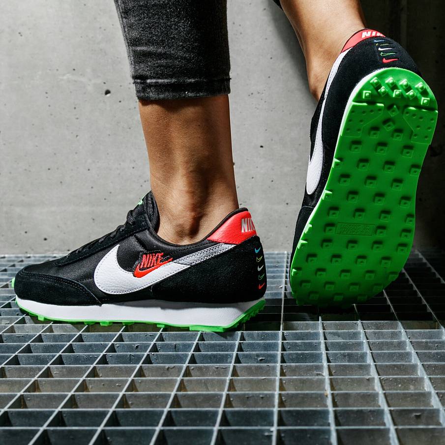 Фото № 2 с приближением к товару «‎Nike Daybreak SE»