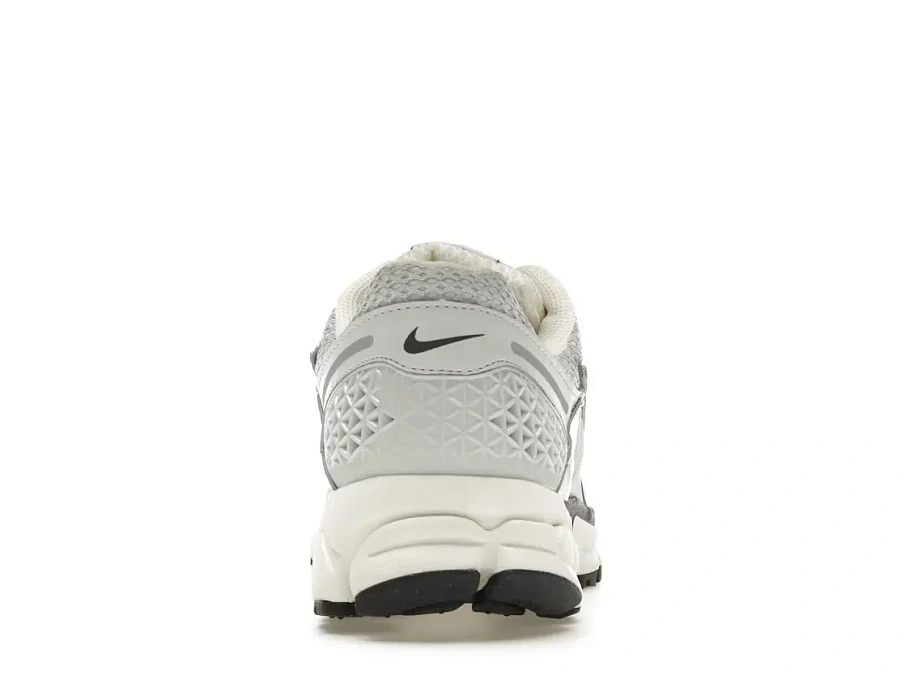 Фото № 4 с приближением к товару «‎Nike Zoom Vomero 5»