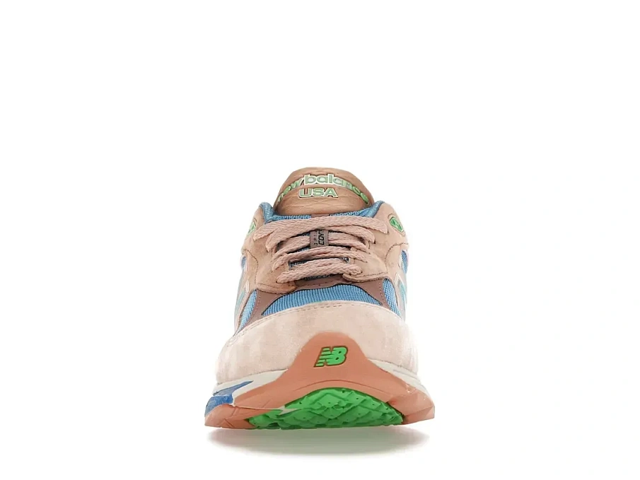 Фото № 2 с приближением к товару «‎New Balance 990v3»