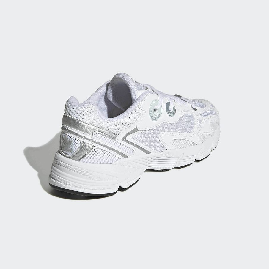 Фото № 3 с приближением к товару «‎Adidas Astir »