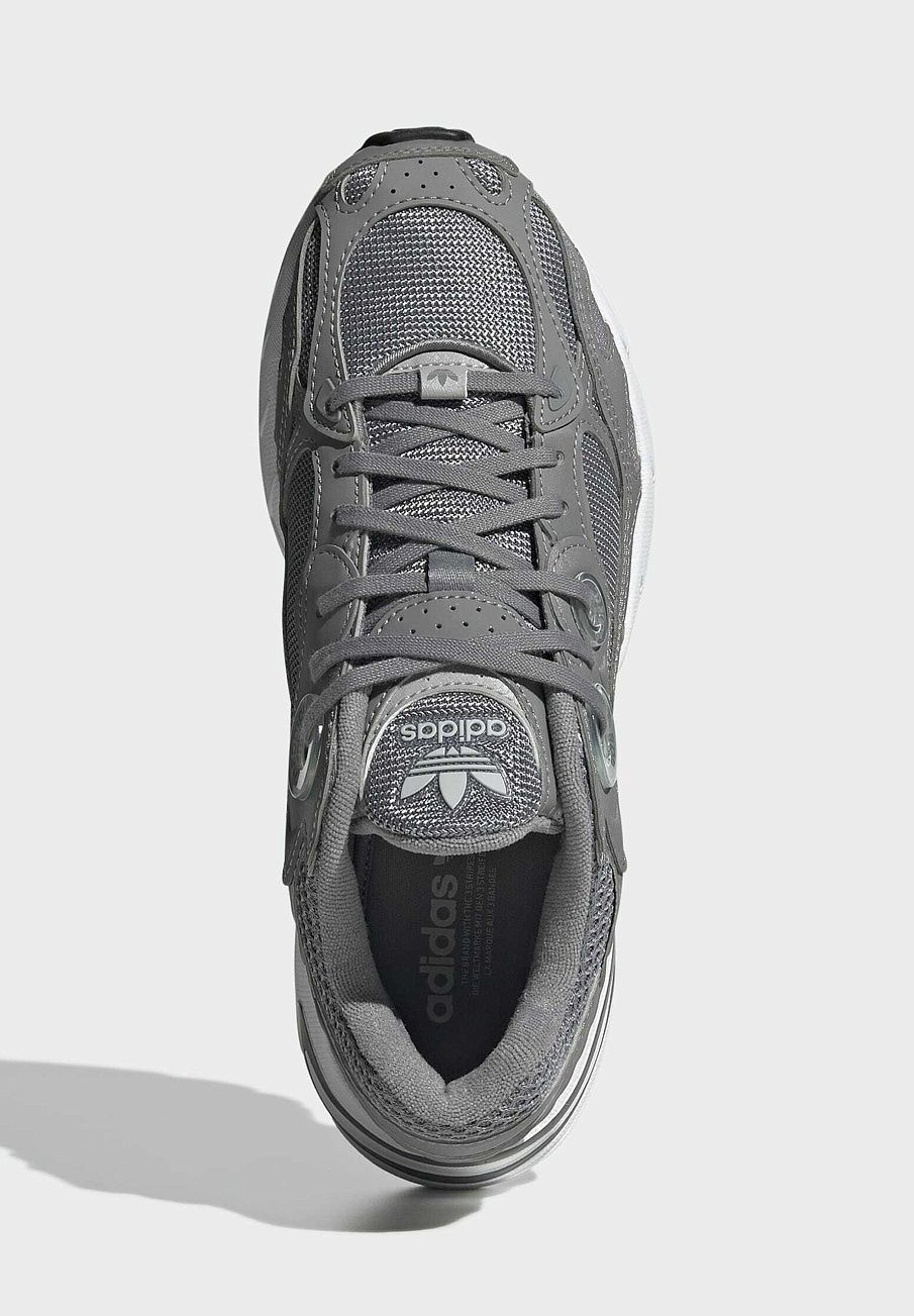 Фото № 3 с приближением к товару «‎Adidas Astir »