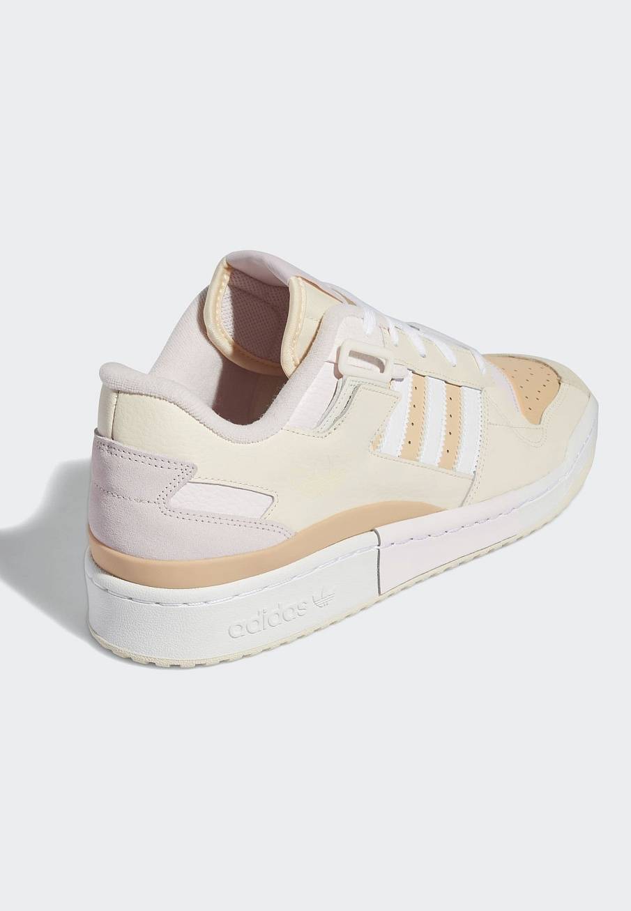 Фото № 4 с приближением к товару «‎Adidas Forum »