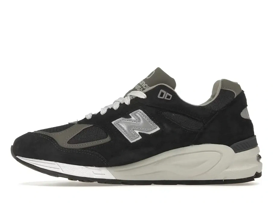 Фото № 3 с приближением к товару «‎New Balance 990v2»