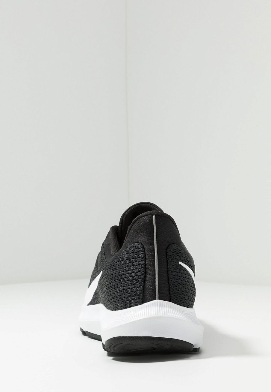 Фото № 4 с приближением к товару «‎Nike Quest 2»
