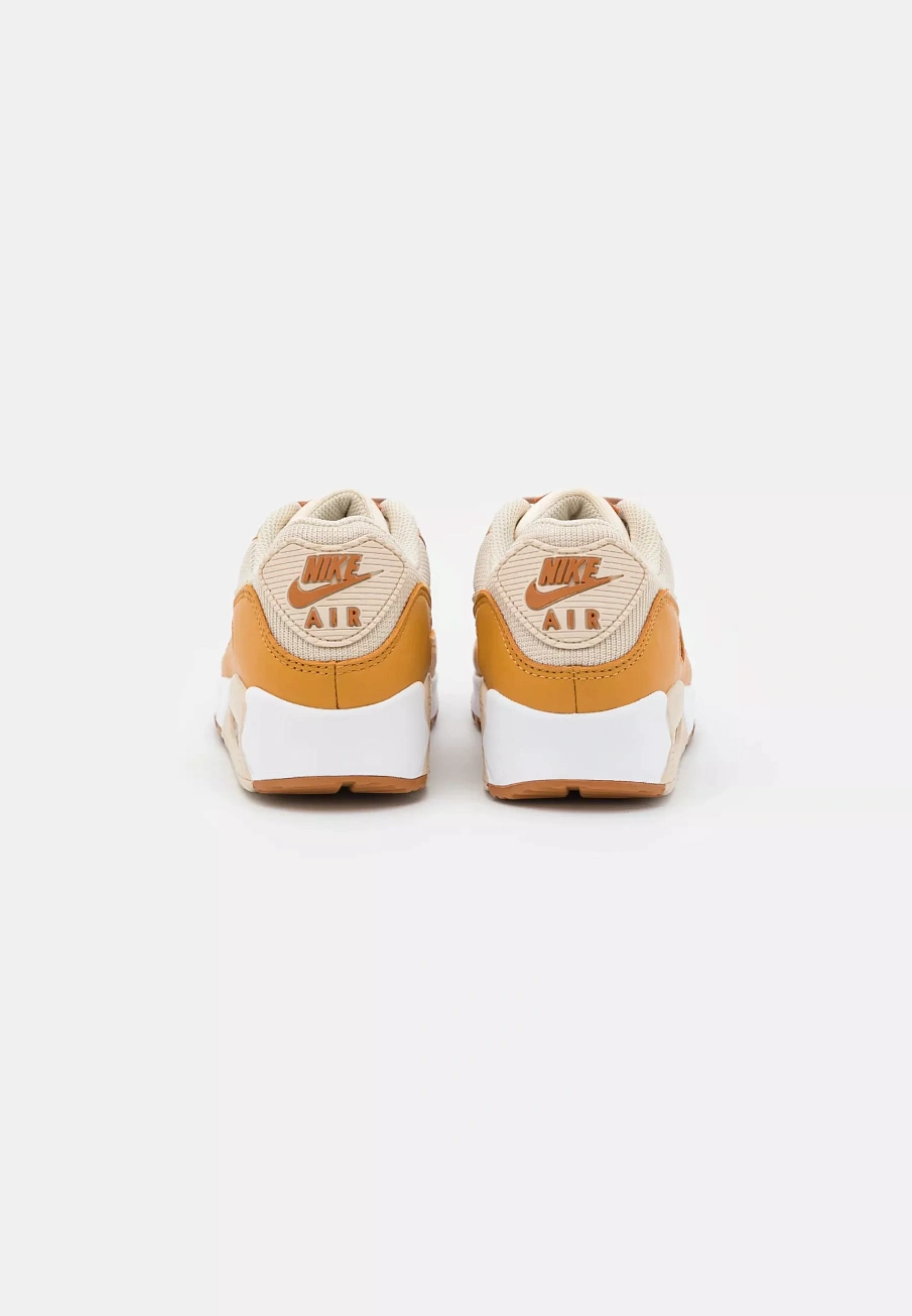 Фото № 4 с приближением к товару «‎W AIR MAX 90»