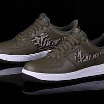 Фото № 1 с приближением к товару «‎Nike Air Force 1 Aop Prm Medium »