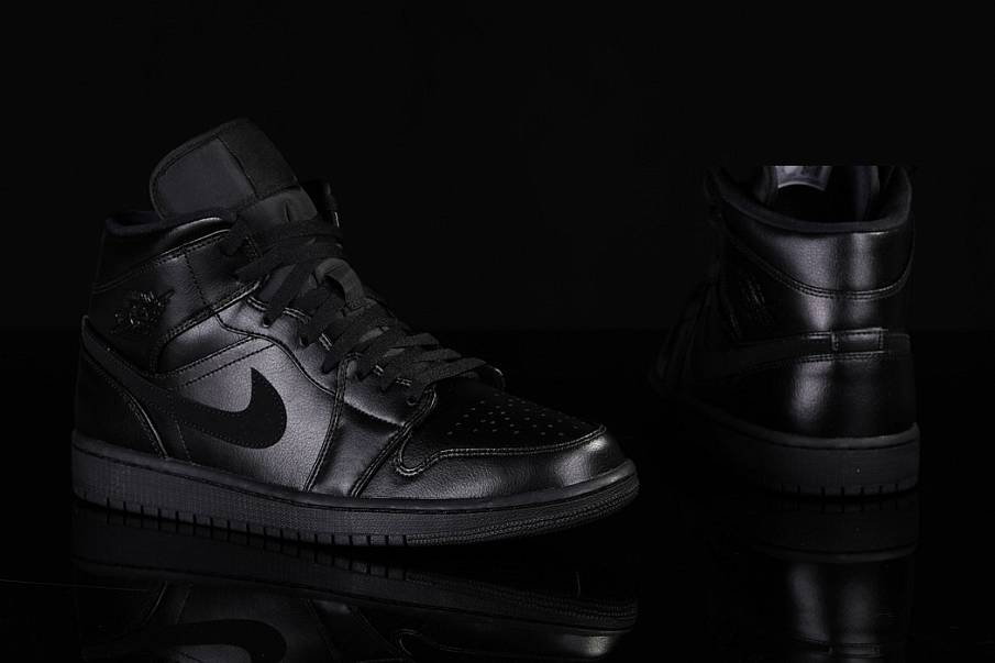 Фото № 3 с приближением к товару «‎Nike Air Jordan 1 Retro Triple »