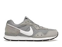 Фото № 1 с приближением к товару «‎Nike Venture Runner»