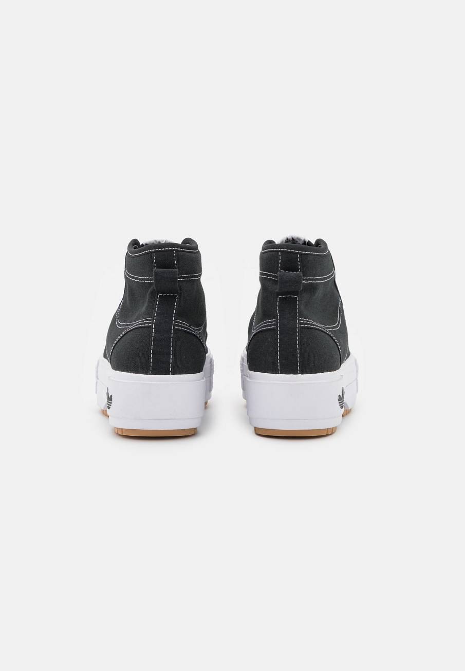 Фото № 4 с приближением к товару «‎Adidas Nizza Trek »