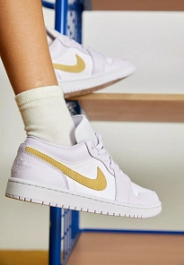 Фото № 4 с приближением к товару «‎AIR JORDAN 1 »
