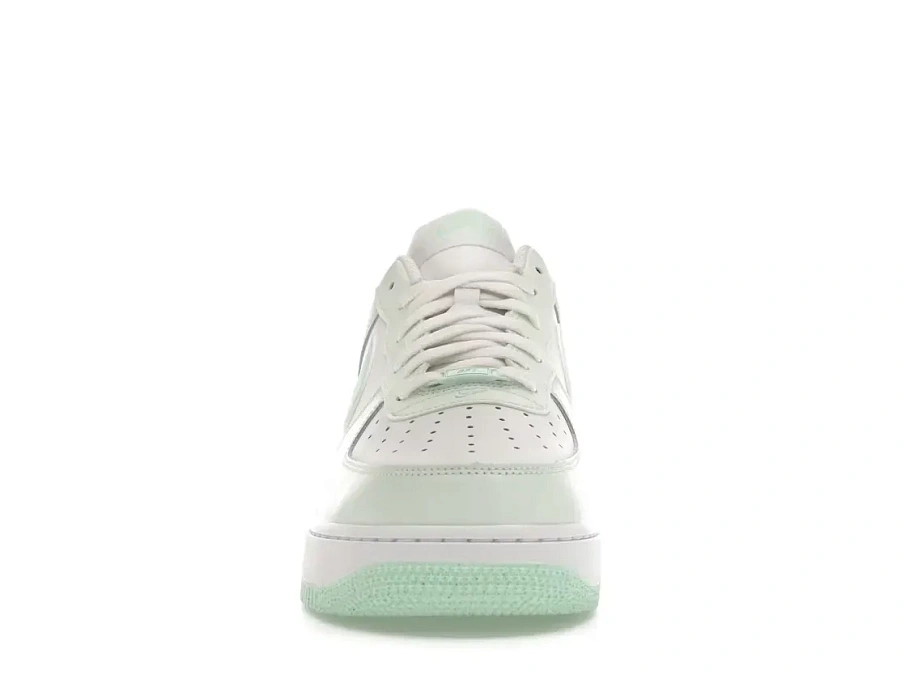 Фото № 2 с приближением к товару «‎Nike Air Force 1 Low '07»