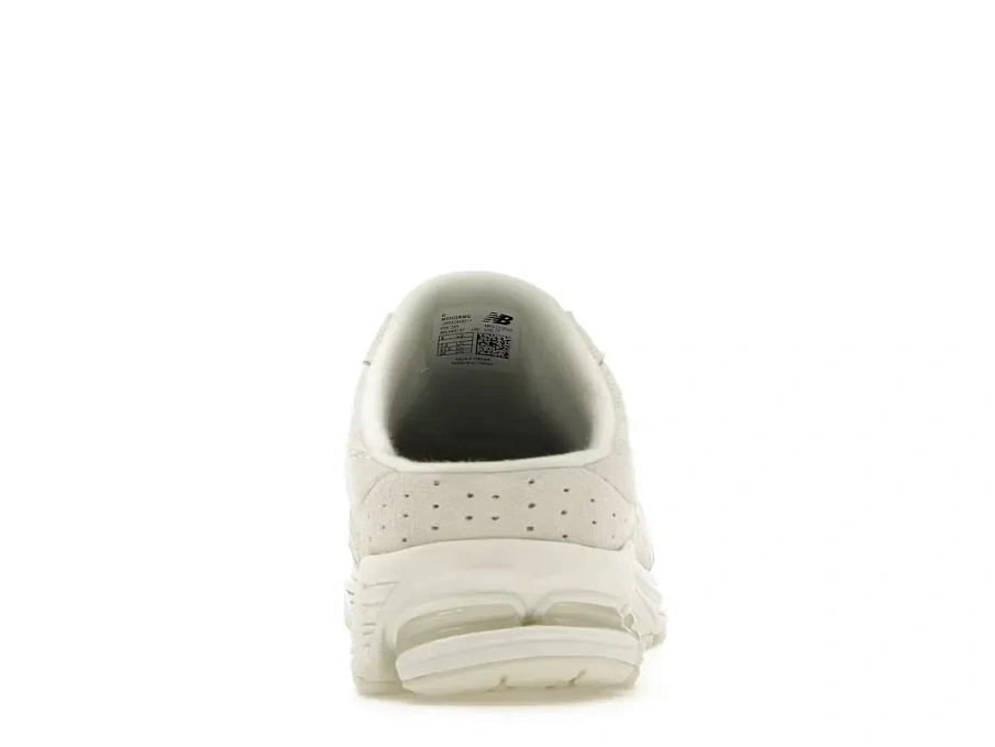 Фото № 4 с приближением к товару «‎New Balance 2002R Mule»