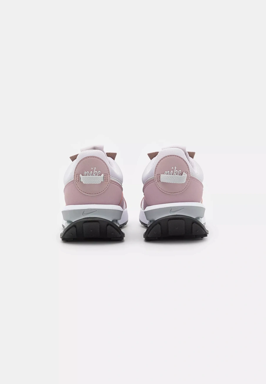 Фото № 4 с приближением к товару «‎AIR MAX PRE-DAY»