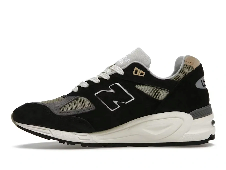 Фото № 3 с приближением к товару «‎New Balance 990v2»