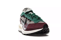 Фото № 5 с приближением к товару «‎Nike Vaporwaffle sacai Villain Red Neptune Green»