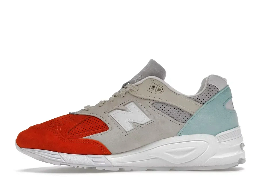 Фото № 3 с приближением к товару «‎New Balance 990v2»