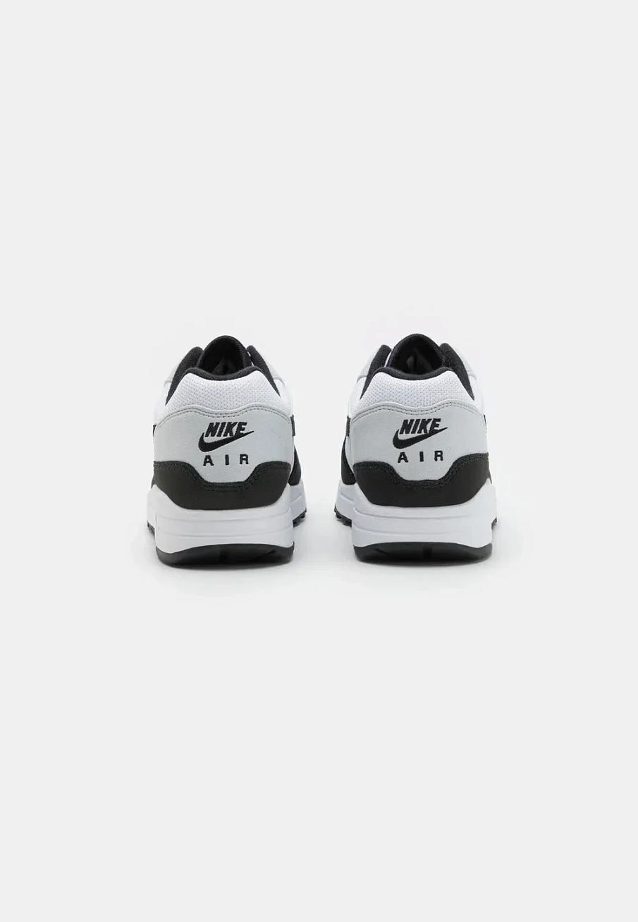 Фото № 3 с приближением к товару «‎AIR MAX 1»