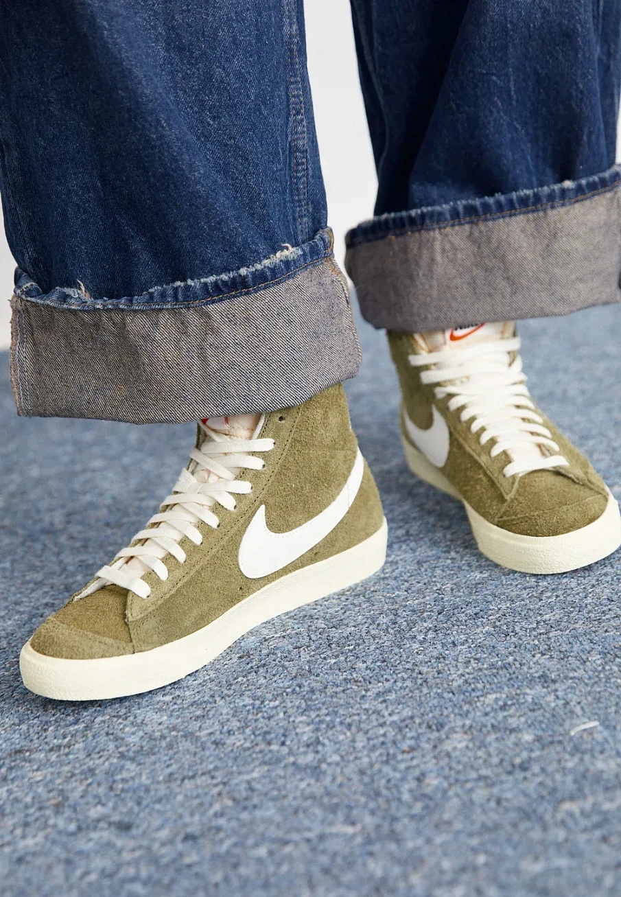 Фото № 2 с приближением к товару «‎BLAZER MID 77»