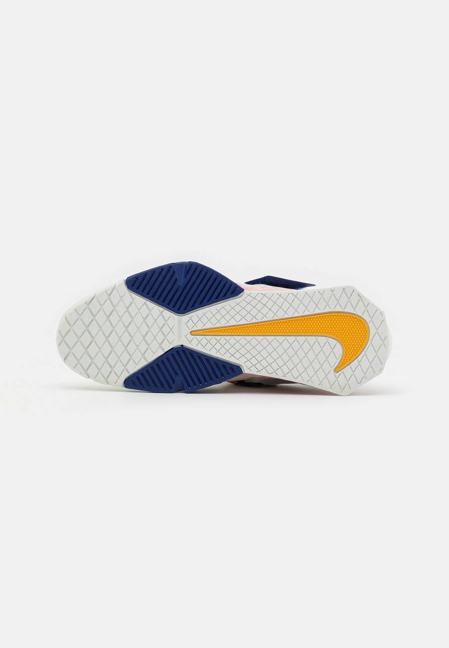 Фото № 5 с приближением к товару «‎Nike Savaleos»