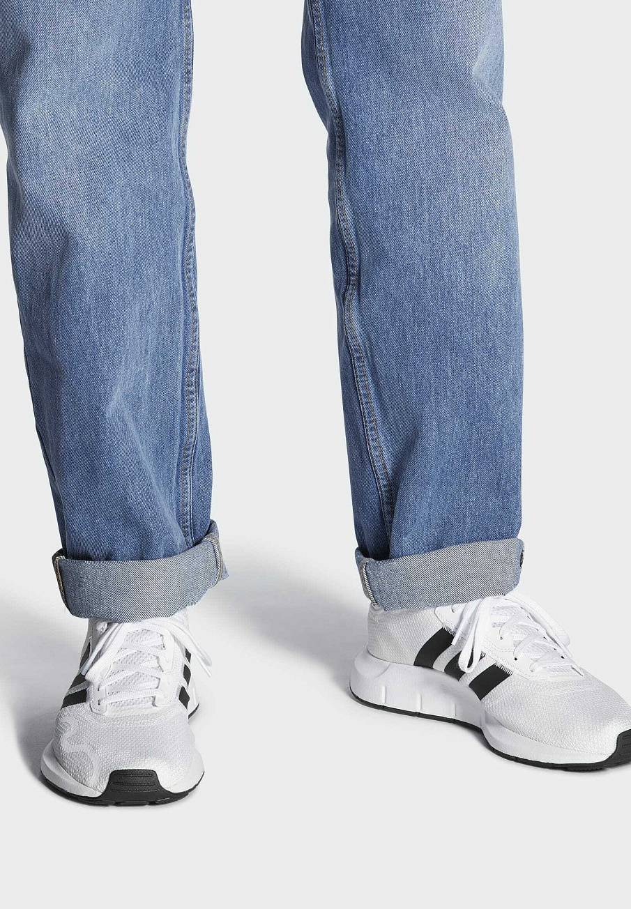 Фото № 2 с приближением к товару «‎Adidas Swift Style Shoes »