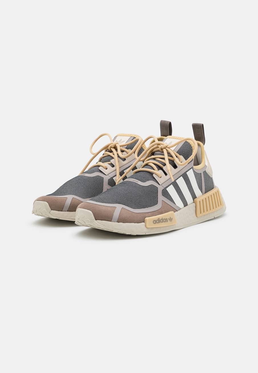 Фото № 2 с приближением к товару «‎Adidas Nmd_r1 »