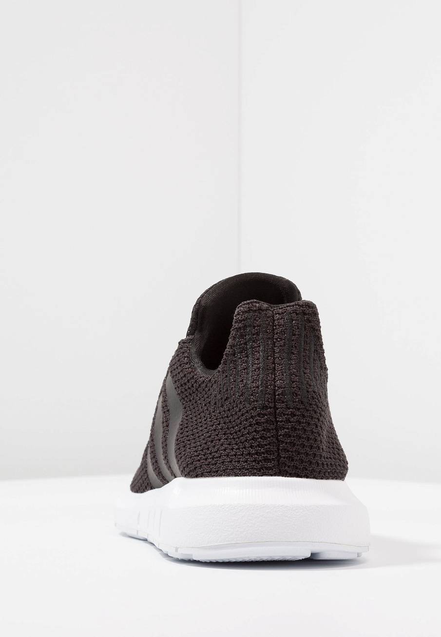 Фото № 4 с приближением к товару «‎Adidas Swift »
