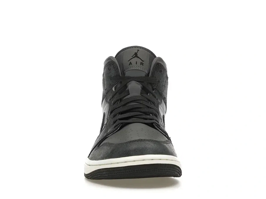 Фото № 2 с приближением к товару «‎Jordan 1 Mid»