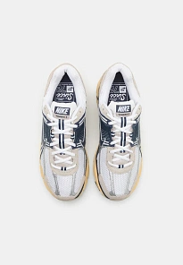 Фото № 4 с приближением к товару «‎ZOOM VOMERO 5 UNISEX»