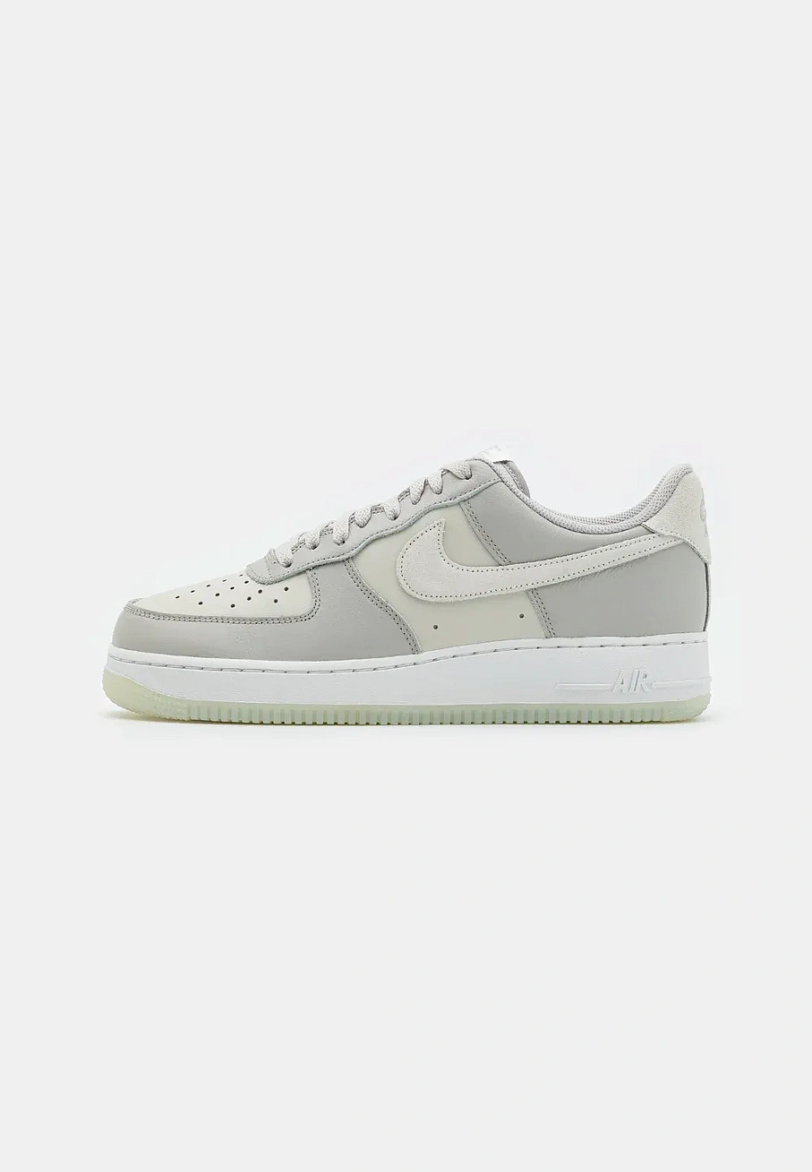 Фото № 1 с приближением к товару «‎AIR FORCE 1 07 LV8»