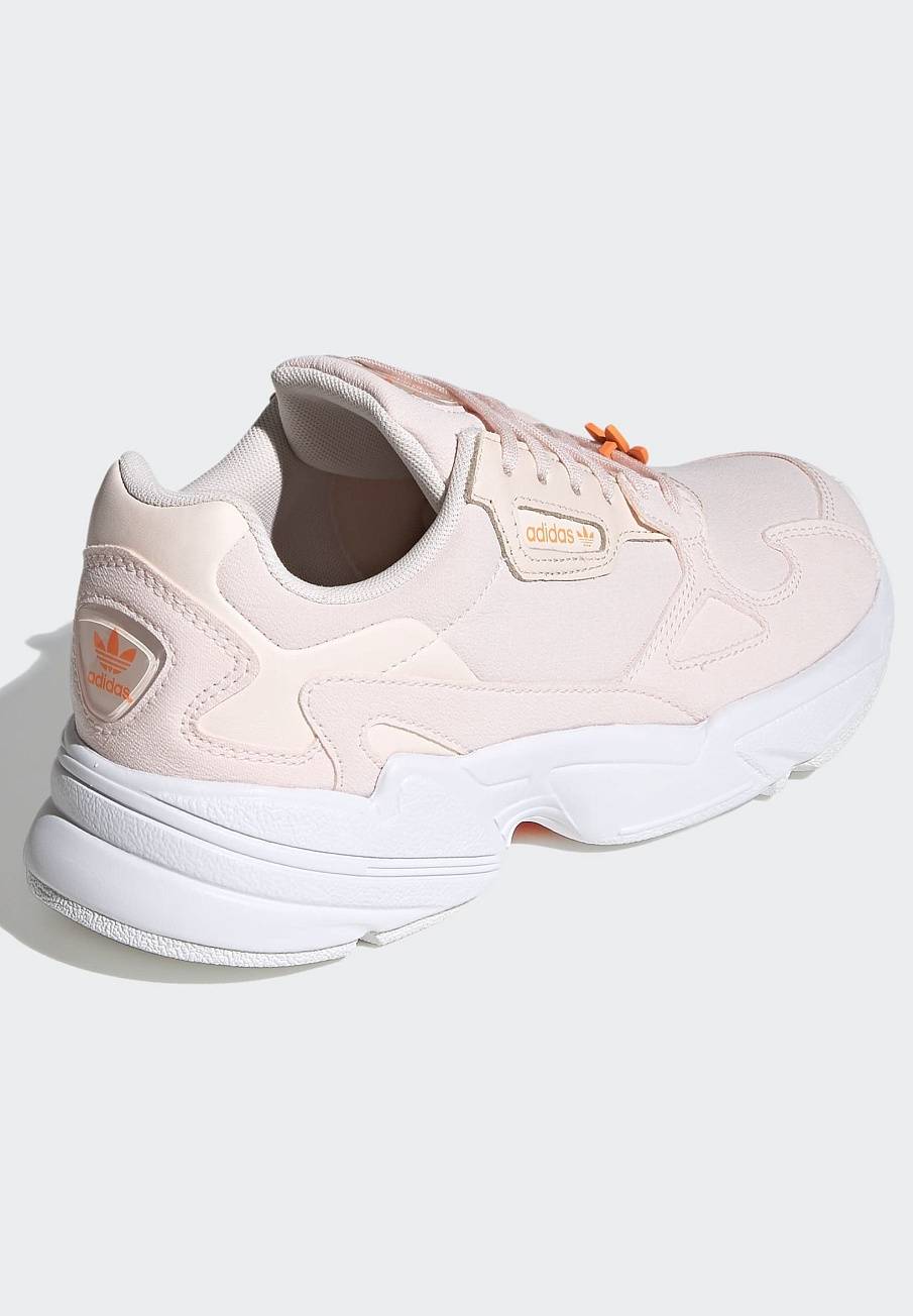 Фото № 5 с приближением к товару «‎Adidas Shoes »