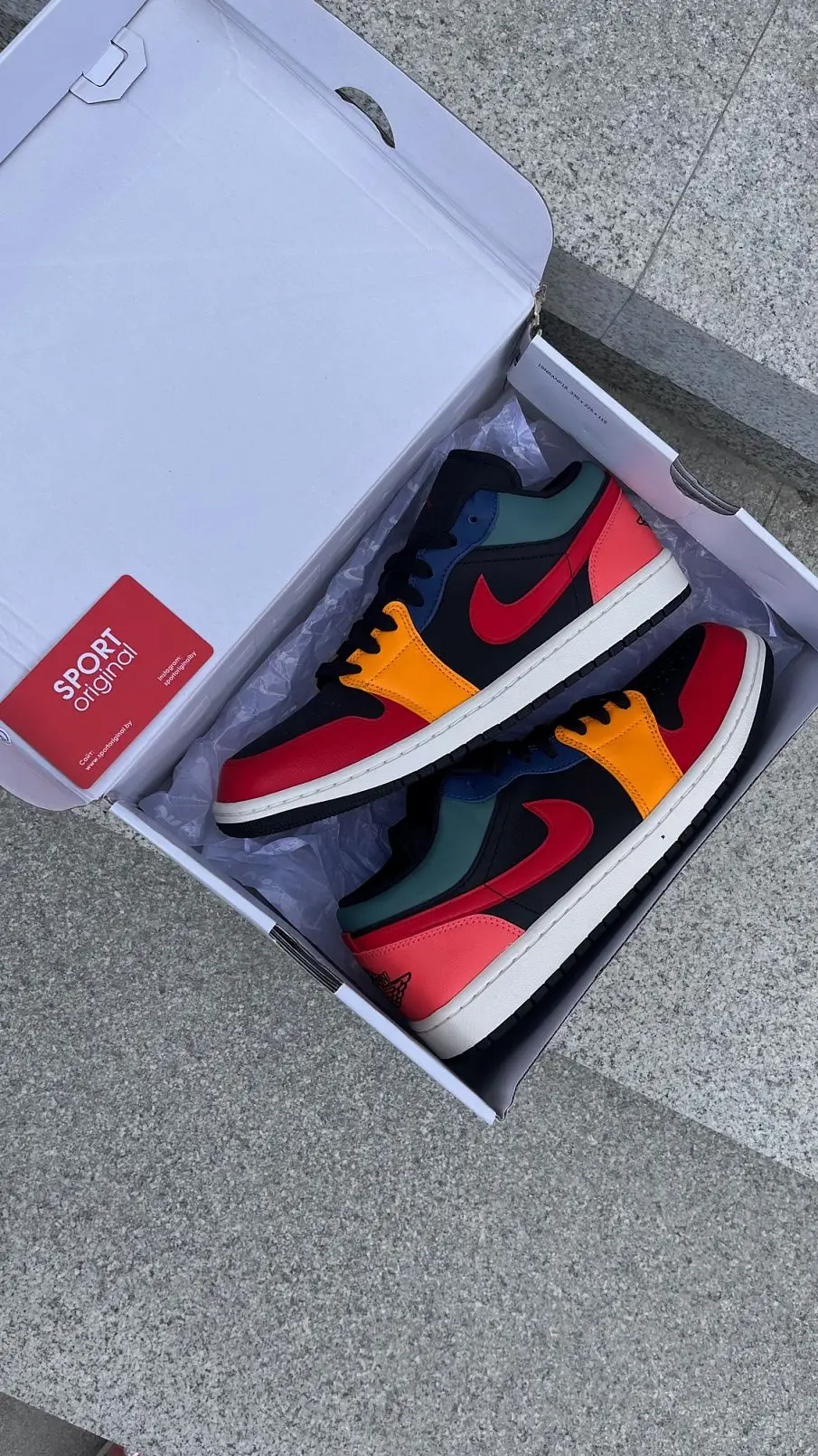 Фото № 1 с приближением к товару «‎Air Jordan 1 Low Black Multicolor (DN3739-060)»